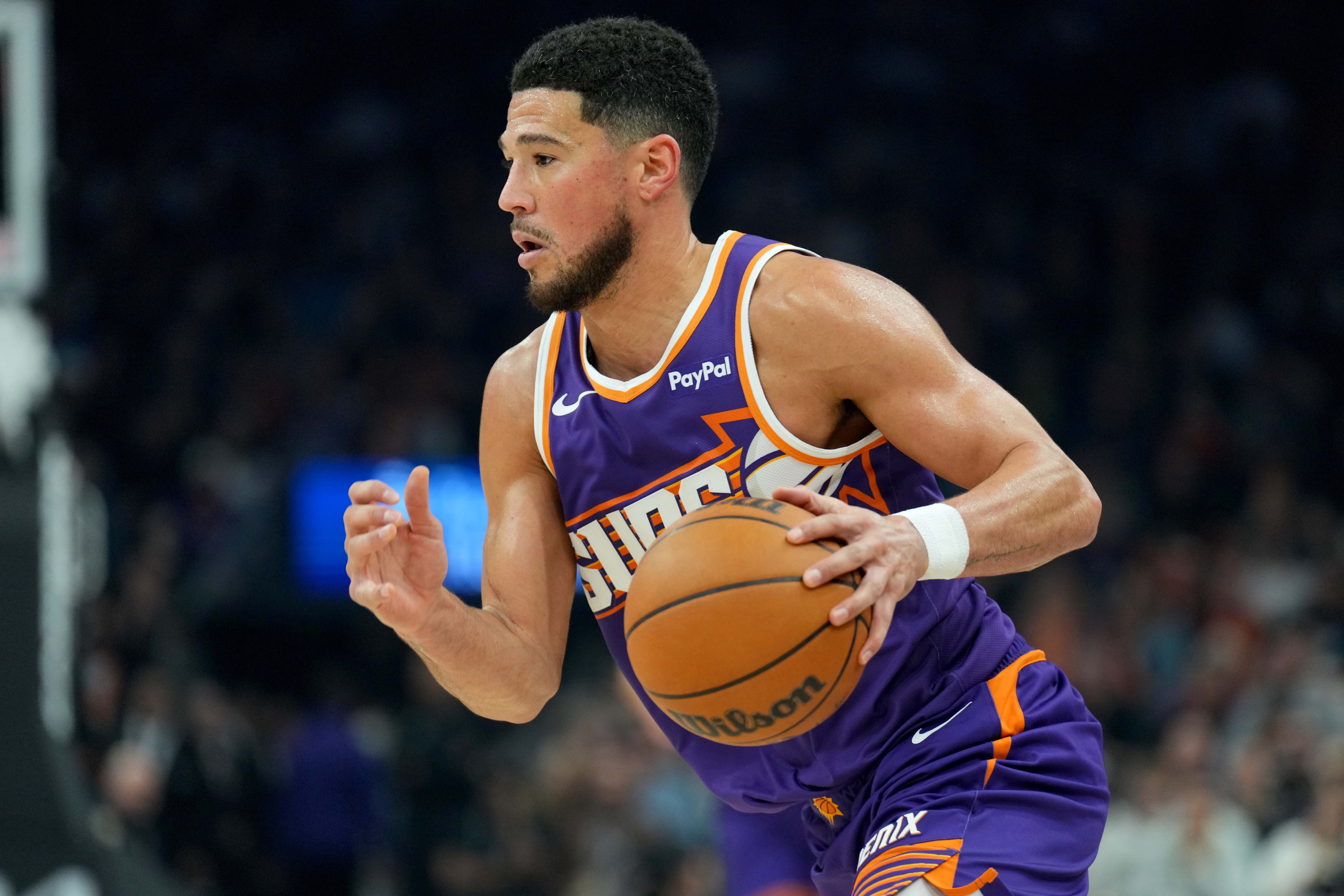 体育直播-斯波：布克像以往一样渴望胜利 他在做很多角色球员才会做的事