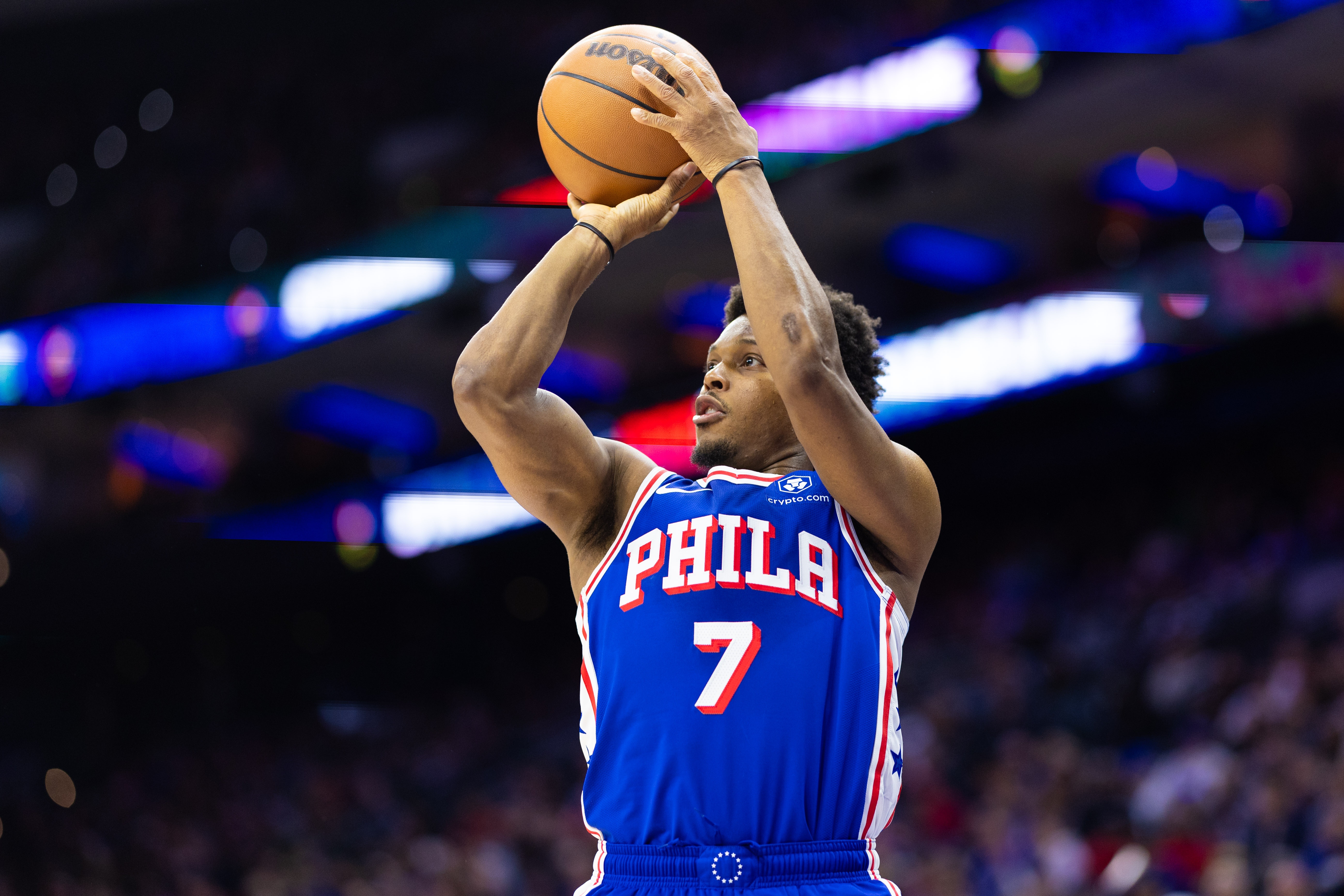 体育直播-纳斯：猛龙球迷为洛瑞起立鼓掌真的很酷 这里的氛围非常特别